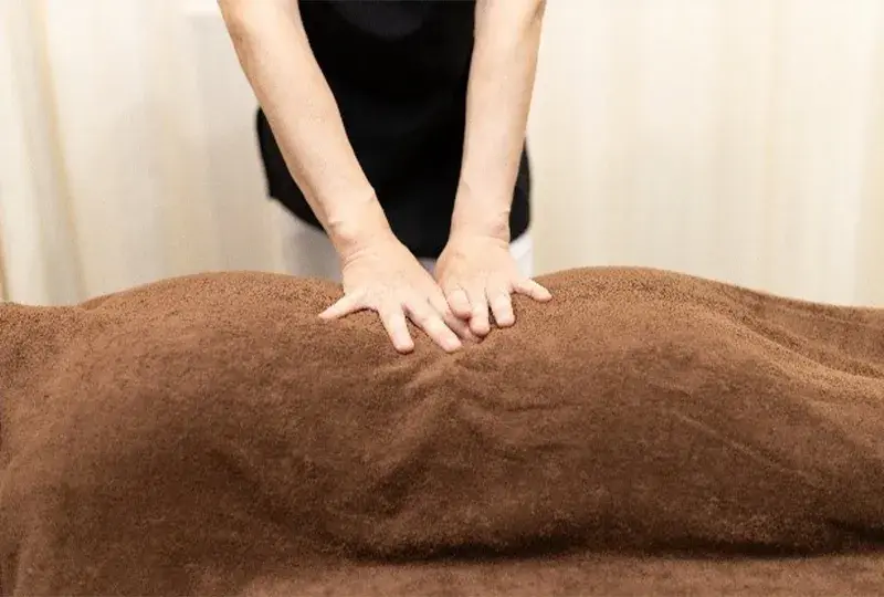 しびれの改善方法, 整体, 手のしびれ, 猫背矯正, 巻き肩矯正, 冷え, むくみ, 温熱ドーム, みたか西久保整体院, 武蔵野市, 根本改善