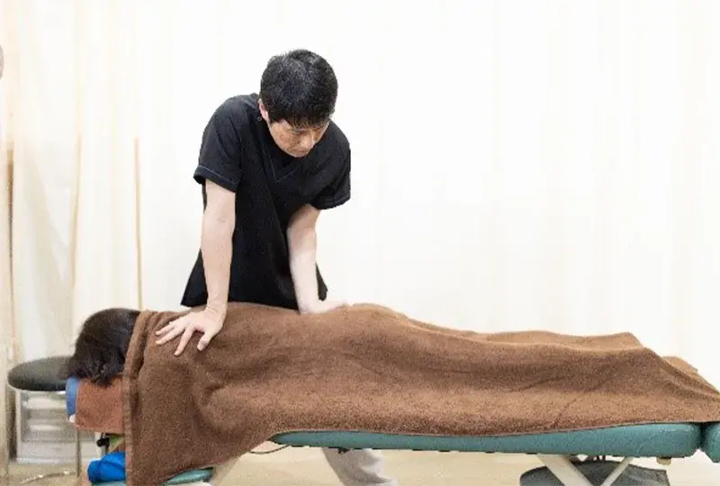 しびれの改善方法, 整体, 手のしびれ, 猫背矯正, 巻き肩矯正, 冷え, むくみ, 温熱ドーム, みたか西久保整体院, 武蔵野市, 根本改善