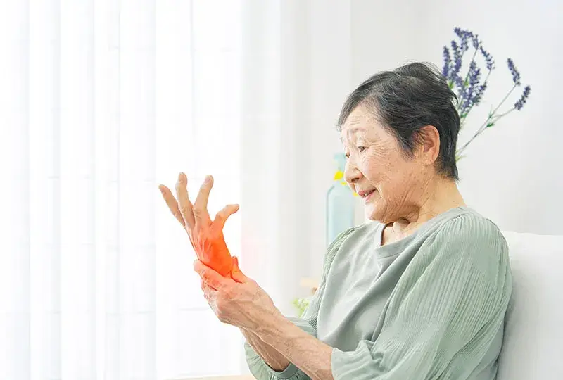 手や指先のしびれの原因は何ですか？, 整体, 手のしびれ, 猫背矯正, 巻き肩矯正, 冷え, むくみ, 温熱ドーム, みたか西久保整体院, 武蔵野市, 根本改善