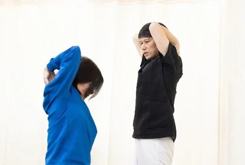 肩回しストレッチ, 整体, 手のしびれ, 猫背矯正, 巻き肩矯正, 冷え, むくみ, 温熱ドーム, みたか西久保整体院, 武蔵野市, 根本改善